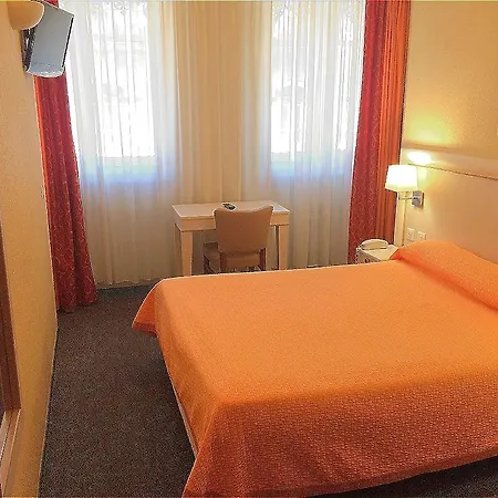 Hotel Elysée 2*